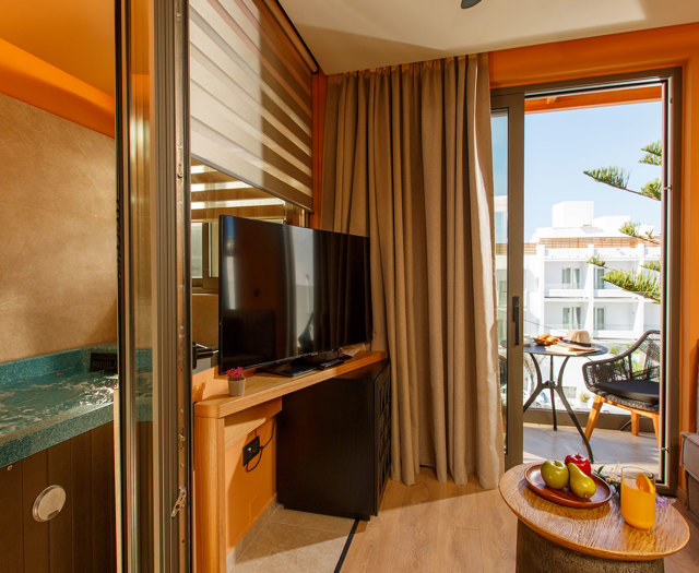 Palmera Beach Hotel Wellness Jacuzzi Suite 9637